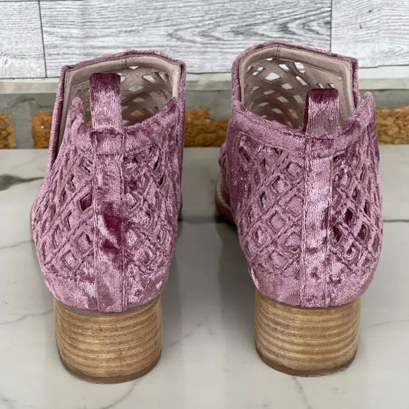 Jeffrey Campbell Taggart Booties in lush blush velvet size 8.5 - Picture 4 of 12